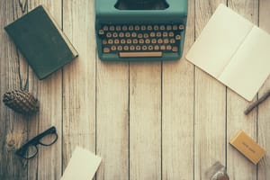 Bureau met typmachine
